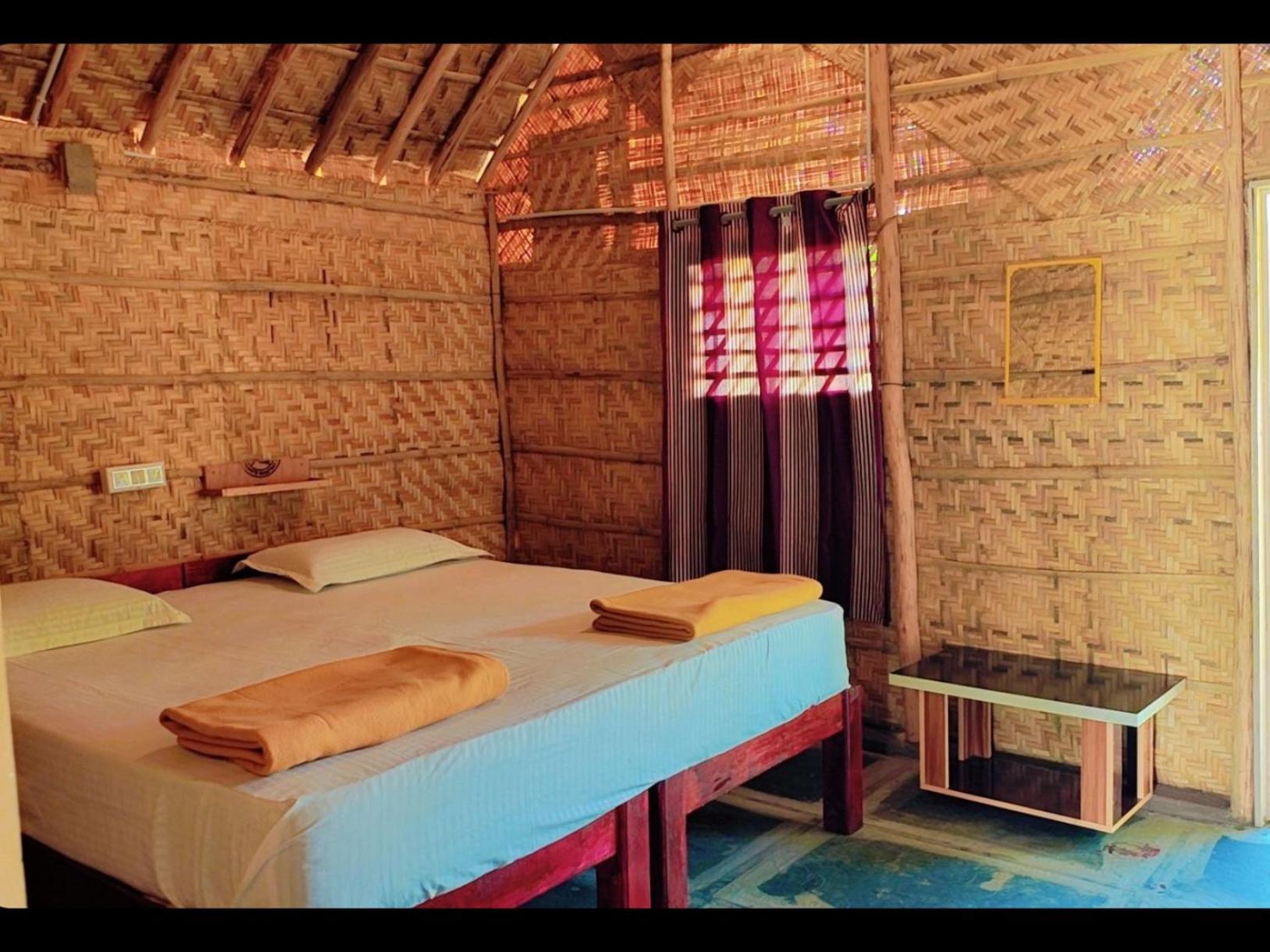 Om Shanti Om Home Stay & Cafe Hampi Bagian luar foto