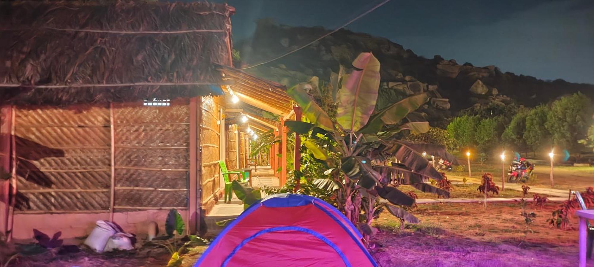 Om Shanti Om Home Stay & Cafe Hampi Bagian luar foto