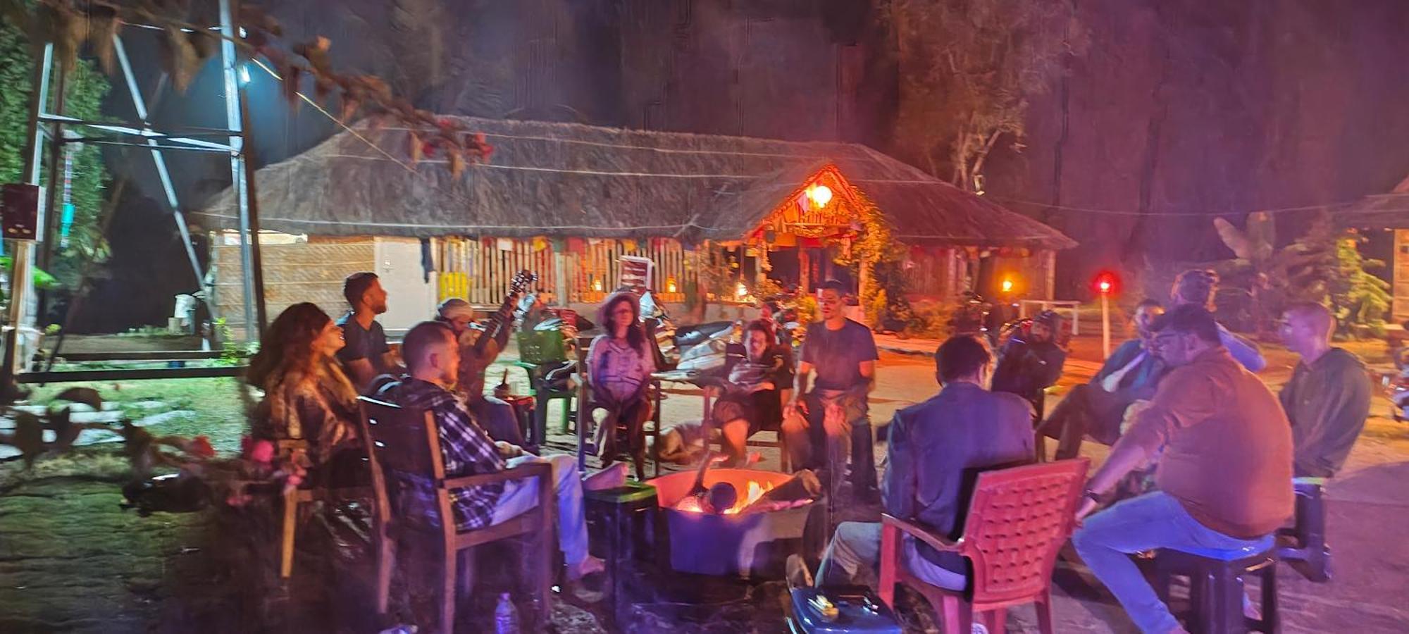 Om Shanti Om Home Stay & Cafe Hampi Bagian luar foto