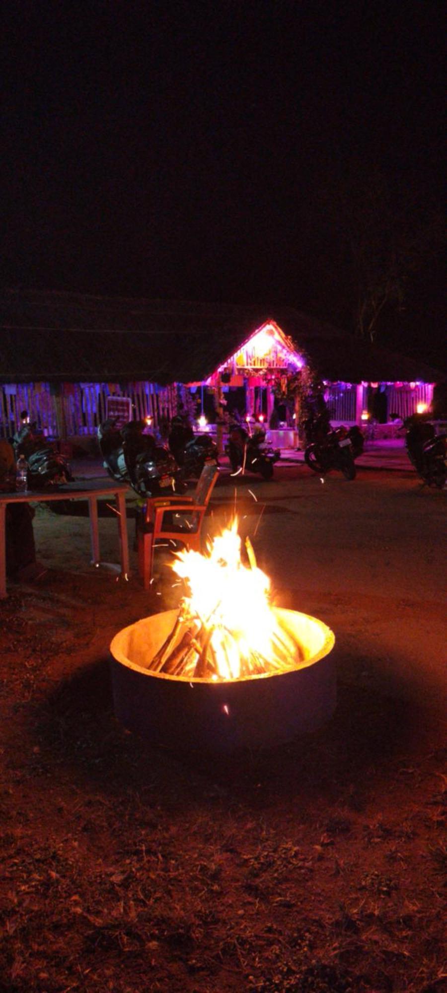Om Shanti Om Home Stay & Cafe Hampi Bagian luar foto